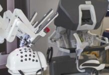 V nemocnici v Barceloně transplantoval plíci robot plici