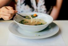 Ve školních jídelnách hygienici objevili i prošlé potraviny skolnich_jidelnach