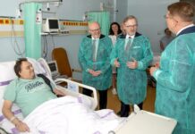 Slinivku IKEM transplantuje 40 let. Dorazil i premiér s ministrem slinivku