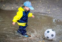 Záchvat Dravetové spustí u dítěte i proběhnutí kaluží dravetove