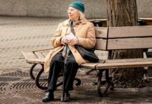 Zrušení příspěvku k penzijku se důchodcům nelíbí, chtějí se zajistit prispevku