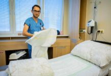 Ve zlínské nemocnici pomáhá rodičkám první porodní asistent porodni_asistent