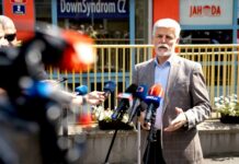 Chodit pěšky po Praze? Ano, ale prezident Pavel musí být doma prezident