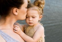 Tříleté dítě vypilo e-liquid s HHC, voněl po mangu HHC