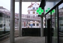 Penicilin míří k pacientům, potvrdil ministr i lékárny