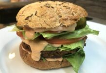 Cizrnový burger v pohankové bulce lahodí i masožroutům cizrnovy_burger