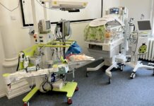 U Apolináře zachraňují křehká miminka i díky speciálnímu lůžku miminka