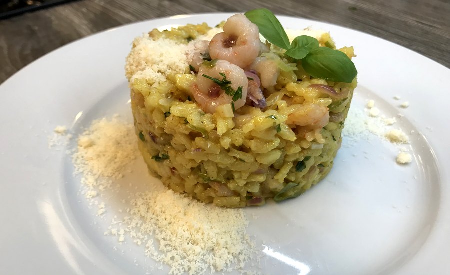 Buon appetito: oggi cuciniamo un cremoso risotto italiano con gamberetti