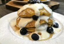 Což takhle dát si dýňové lívance s jogurtem a borůvkami dynove