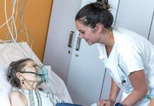 Vyšší platy už nežádají jen lékaři, ale i sestry. I ty hrozí protesty platy