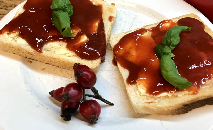 La marmellata di rosa canina non è una scienza, ma non è seconda a nessuno quando si tratta di salute