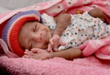 Nelegální adopce dětí: Dívky stojí v Africe méně než chlapci v_africe