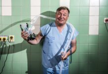 Covid proniká do mozku i svalů. Následky vyřazují z běžného života Koblizek