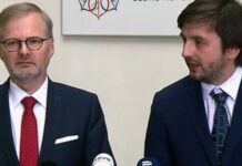 Premiér dal lékařům o miliardu víc než Válek. A lékaři souhlasí Lekari