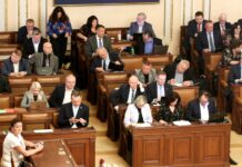 Upravená novela o léčivech míří do Senátu   o_lecivech