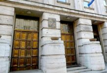 Ministři obcházejí běžné legislativní procesy, upozorňují odbory odbory