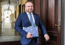 Příspěvek na péči bude až 27 000 korun. Testy majetku ale chybí prispevek_na