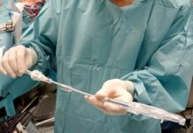 Bioprotézu chlopně implantují olomoučtí lékaři i bez nutnosti stehů bioprotezu