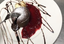 Rebelují už i kuchaři. Čokoládový fondant je jejich dlažební kostka cokoladovy_fondant