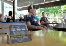 Vyučení lidé pijí ročně o 4,5 litru alkoholu víc než vysokoškoláci alkoholu