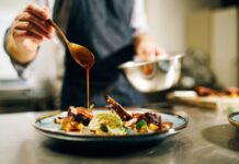 Na hygienu v restauracích má plně dohlížet už jen SZPI hygienu