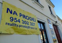 Žádosti o dávky na poště ohrozí citlivá data, tvrdí místní samosprávy davky