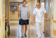 61letému Rudolfovi lékaři vyměnili kyčelní klouby naráz. Cítí se fantasticky kycelni_klouby