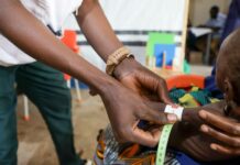 Tom Brown živí miliony podvyživených dětí, ale i tak to nestačí Tom_Brown