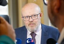 Nádorem prostaty ročně onemocní 9 800 mužů. Patří k nim i ministr Válek nadorem_prostaty