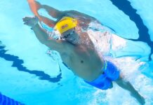 Švédský dálkový plavec do špinavé řeky Seiny prostě nevlezl plavec