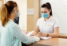 Za zdravotní péči si v Česku připlácí už skoro polovina lidí lidi