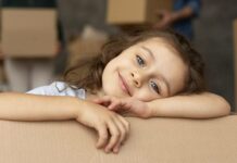 Řízení o osvojení a pěstounství se má zkrátit na 6-9 měsíců osvojeni