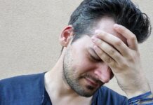 Zadrženým kýchnutím si muž ve Skotsku protrhl průdušnici prudusnici