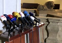 Poslanci schválili sociálně zdravotní péči. Kolik to bude stát, nevědí socialne_zdravotni