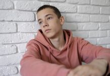 V ústavní péči chybí dětem zdravotníci, nesmějí je zaměstnávat ustavni