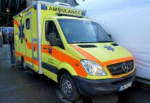 Lidé chtějí zemřít doma, ne v nemocnici, ví pražská záchranka zachranka