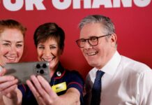 Starmer slibuje Britům lepší zdravotnictví, zemi se ale moc nedaří Starmer