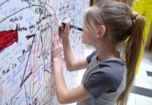 Menstruační potřeby na školách chybí, stačí změnit ministerskou vyhlášku menstruacni