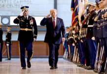 Trump nabírá vojáky, kteří opustili armádu kvůli očkování proti covidu armadu