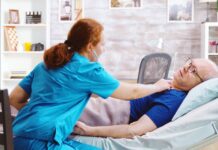 I umírání si žádá pomoc odborníka. V Česku tato pomoc chybí umirani