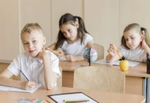 Zvláštní termíny zápisů do prvních tříd pro Ukrajince kritizuje ombudsman trid