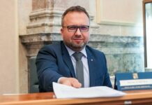 Od dávkové kalkulačky dává MPSV ruce pryč. I když ji slibovalo kalkulacky