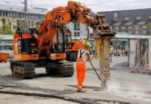 Loni bylo 70 pracovních smrtelných úrazů. Časté jsou nehody a pády urazy