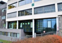 Karlovarští radní odvolali ředitelku krajských nemocnic Kvačkovou radni