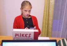 Zakazovat, či nezakazovat dětem sociální sítě? To je to, oč tu běží site