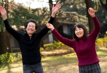 V Japonsku má 100 let přes 52 tisíc lidí. Japonci se zdravě stravují i cvičí 100_let