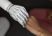 Hrozbou AI je, že zapomeneme, co je být člověkem, varuje filozofka filozofka