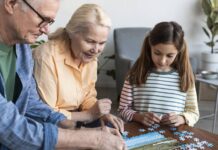 Obyvatelé Alzheimer Home vyrazí s dětmi do minulosti minulosti