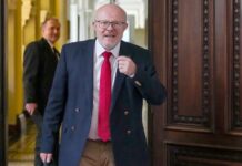 Ministr Válek opět navrhuje deficitní úhradovou vyhlášku. I když nesmí uhradovou