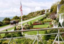 Na michiganském ostrově Mackinac auta nejezdí, mají tam koně a kola Mackinac